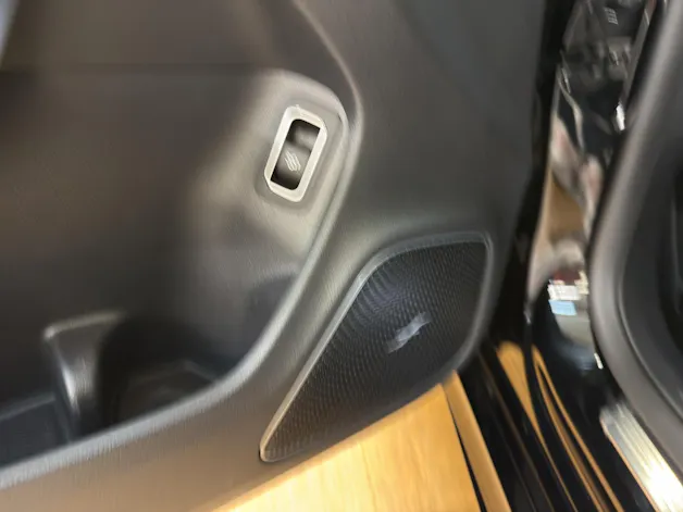 Mercedes-Benz CLA 200 - AMG / DISTRONIC / Rückfahrkamera / Panorama-Dach / Soundsystem