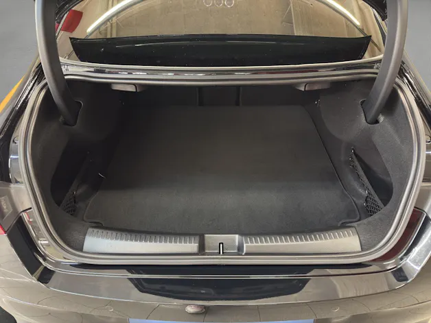 Mercedes-Benz CLA 200 - AMG / DISTRONIC / Rückfahrkamera / Panorama-Dach / Soundsystem