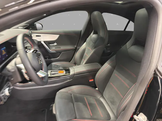 Mercedes-Benz CLA 200 - AMG / DISTRONIC / Rückfahrkamera / Panorama-Dach / Soundsystem