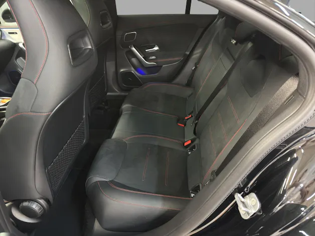 Mercedes-Benz CLA 200 - AMG / DISTRONIC / Rückfahrkamera / Panorama-Dach / Soundsystem