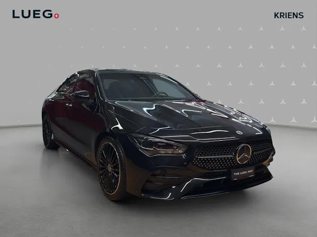 Mercedes-Benz CLA 200 - AMG / DISTRONIC / Rückfahrkamera / Panorama-Dach / Soundsystem