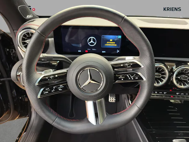 Mercedes-Benz CLA 200 - AMG / DISTRONIC / Rückfahrkamera / Panorama-Dach / Soundsystem