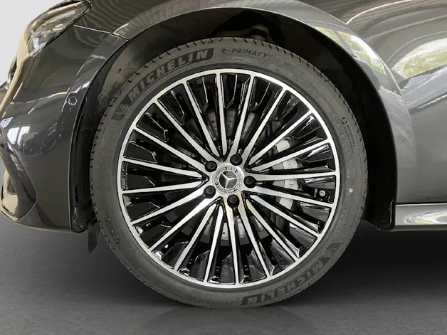 MERCEDES-BENZ E 300 e AMG Line 4MATIC