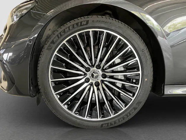 MERCEDES-BENZ E 300 e AMG Line 4MATIC