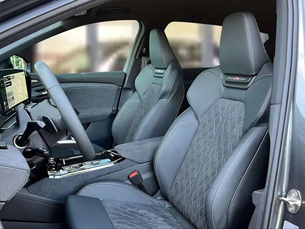 Audi Q6 e-tron quattro Daytonagrau Perleffekt
