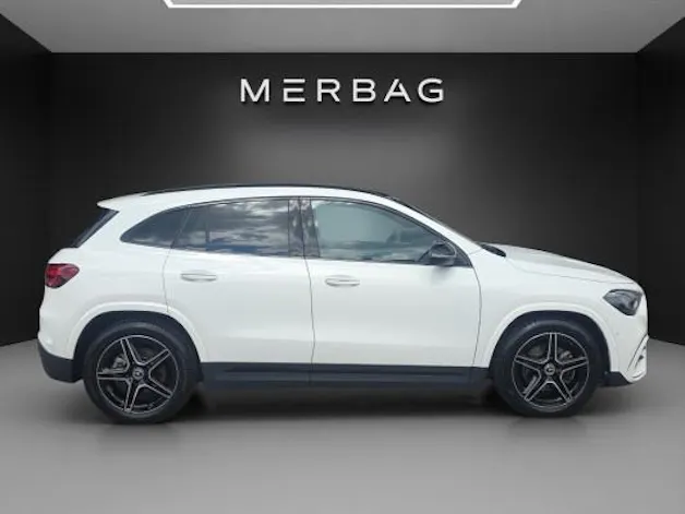 Mercedes-Benz GLA 220 4Matic 8G-DCT