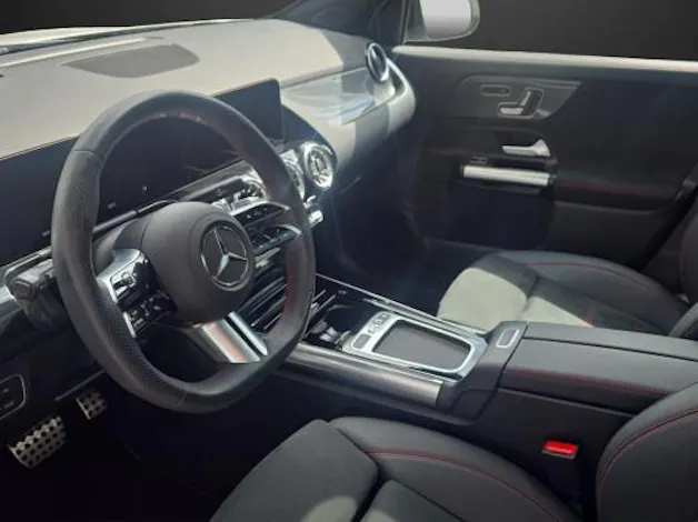 Mercedes-Benz GLA 220 4Matic 8G-DCT