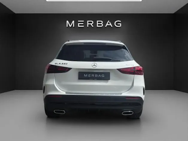 Mercedes-Benz GLA 220 4Matic 8G-DCT