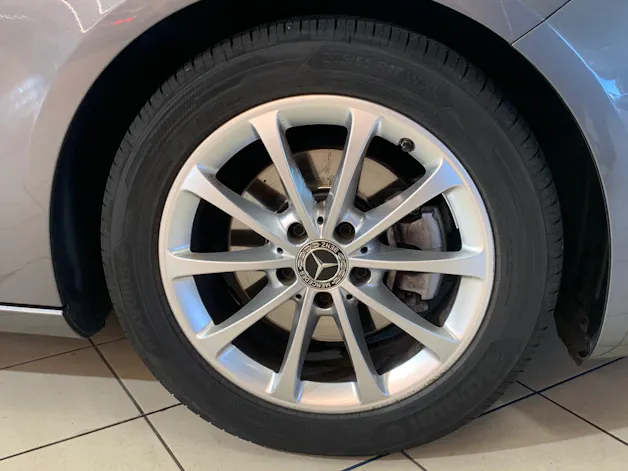 Mercedes-Benz A 180 d Progressive 8G-DCT