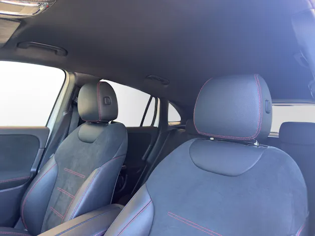 MERCEDES-BENZ GLA 220d AMG Line 4Matic