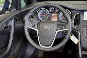 Opel Cascada 1.6i 16V Cosmo Automat