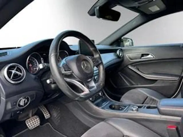 Mercedes-Benz CLA 250 AMG Line