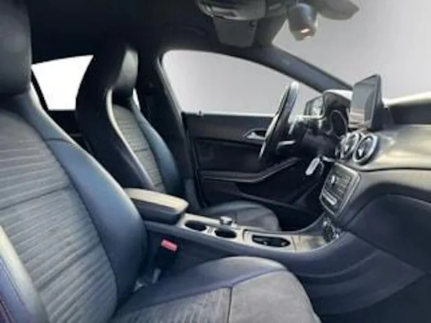 Mercedes-Benz CLA 250 AMG Line