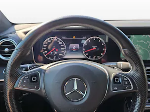 Mercedes-Benz E 400 AMG Line 4 Matic 9G-Tronic