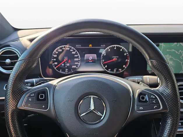 Mercedes-Benz E 400 AMG Line 4 Matic 9G-Tronic
