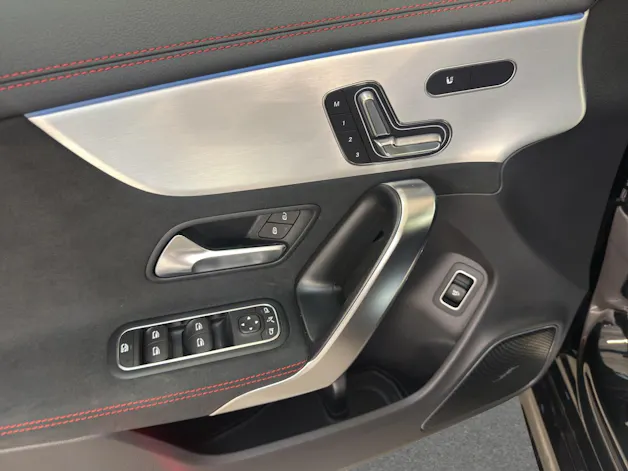 Mercedes-Benz CLA 220 4M - AMG / 360 Grad Kamera / Multibeam LED / Panorama-Dach