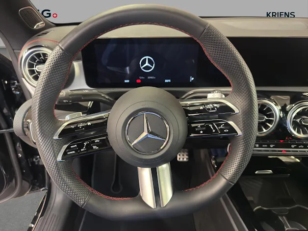 Mercedes-Benz CLA 220 4M - AMG / 360 Grad Kamera / Multibeam LED / Panorama-Dach