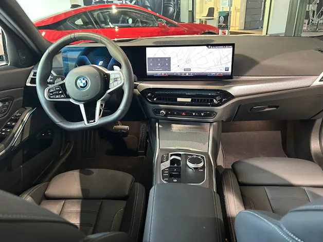 BMW 330e x DriveTouring Steptronic M Sport Pro