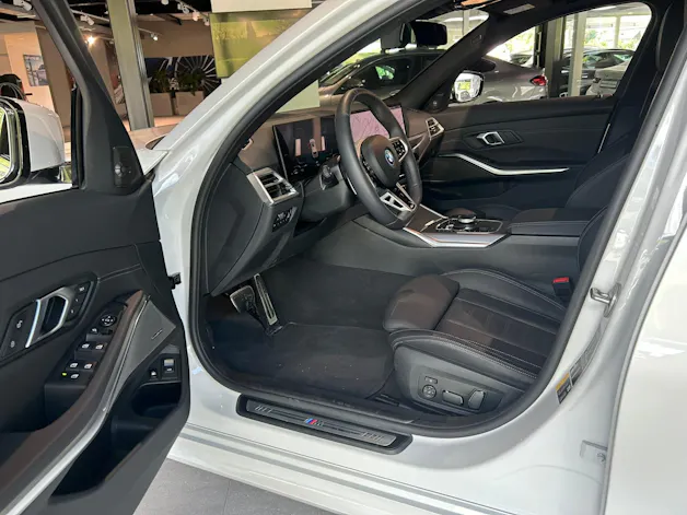 BMW 330e x DriveTouring Steptronic M Sport Pro
