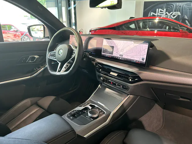 BMW 330e x DriveTouring Steptronic M Sport Pro