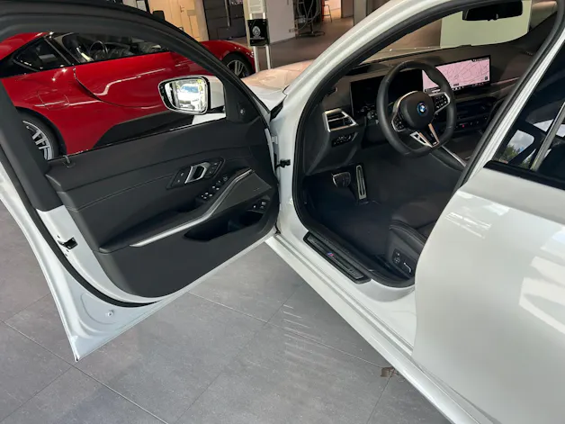 BMW 330e x DriveTouring Steptronic M Sport Pro