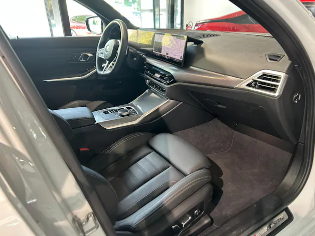 BMW 330e x DriveTouring Steptronic M Sport Pro