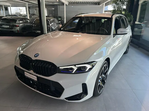 BMW 330e x DriveTouring Steptronic M Sport Pro