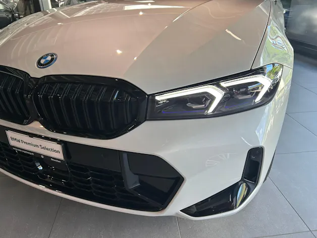 BMW 330e x DriveTouring Steptronic M Sport Pro