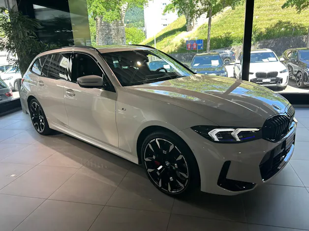 BMW 330e x DriveTouring Steptronic M Sport Pro