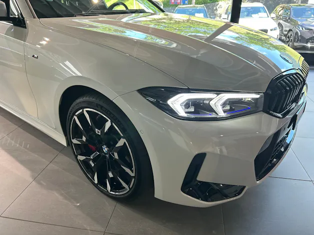 BMW 330e x DriveTouring Steptronic M Sport Pro