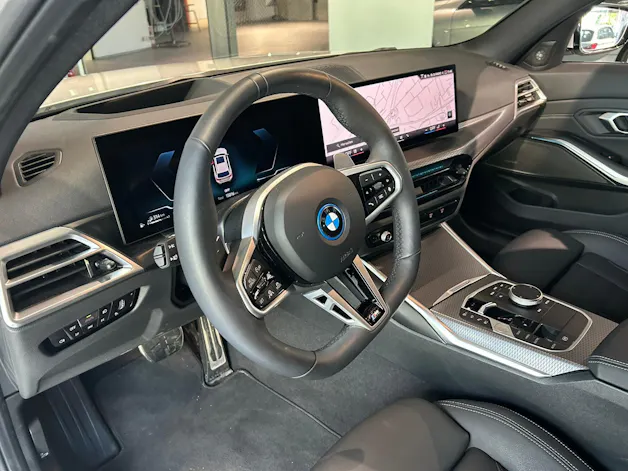 BMW 330e x DriveTouring Steptronic M Sport Pro