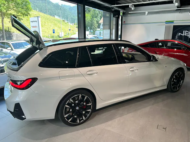 BMW 330e x DriveTouring Steptronic M Sport Pro