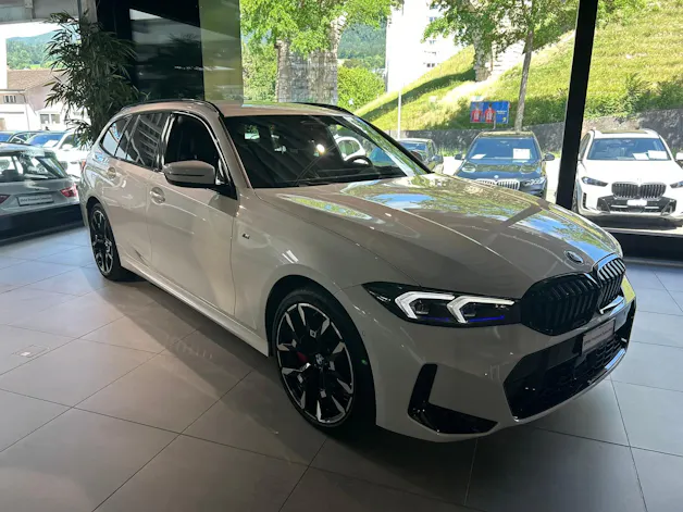 BMW 330e x DriveTouring Steptronic M Sport Pro