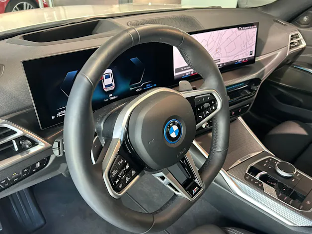 BMW 330e x DriveTouring Steptronic M Sport Pro