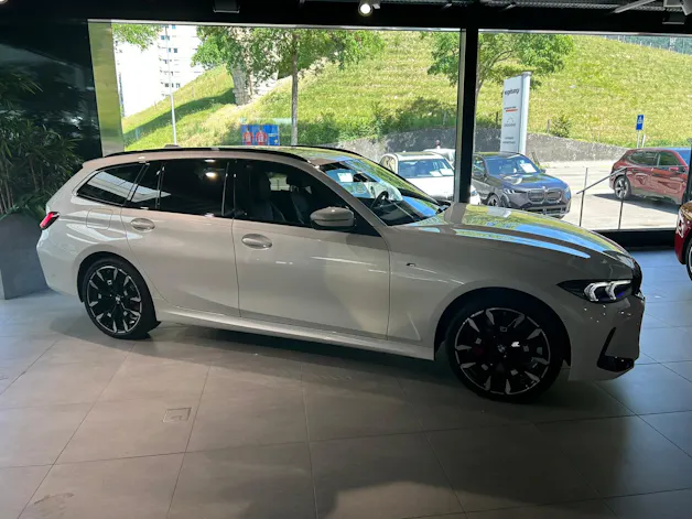 BMW 330e x DriveTouring Steptronic M Sport Pro
