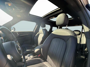 https://vehicle.imgix.net/4357038/03e80803-0448-4140-8378-752d8aecfd1f.jpg