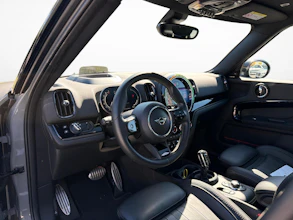 https://vehicle.imgix.net/4357038/6f4901b7-4321-46cf-98c3-9d43f42d799c.jpg
