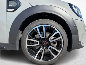 https://vehicle.imgix.net/4357038/b92520ad-57a6-48fe-bf72-66c3de81951a.jpg