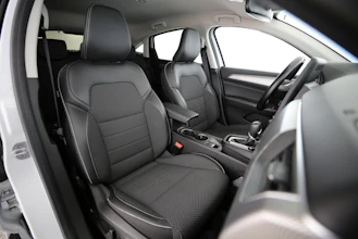 https://vehicle.imgix.net/4357184/8eb5d40e-5b30-4066-928f-16b8ccdff505.jpg