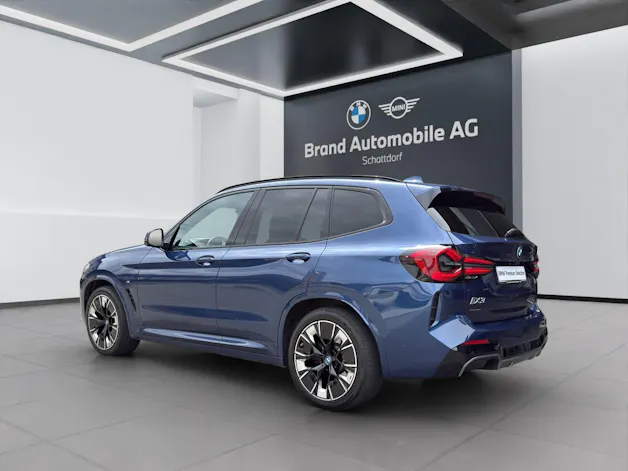 BMW iX3 IMPRESSIVE