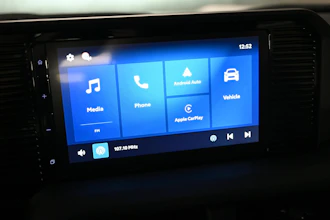 https://vehicle.imgix.net/4357373/b7e7d735-e9af-4b26-ae63-5061f4dfb3ff.jpg