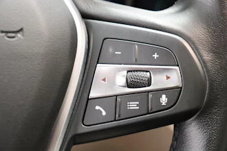 https://vehicle.imgix.net/4357462/b0ba60eb-3809-45ec-a7ba-839ff6d7d489.JPG