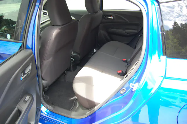 Suzuki Swift 1.2 Sakura Hybrid