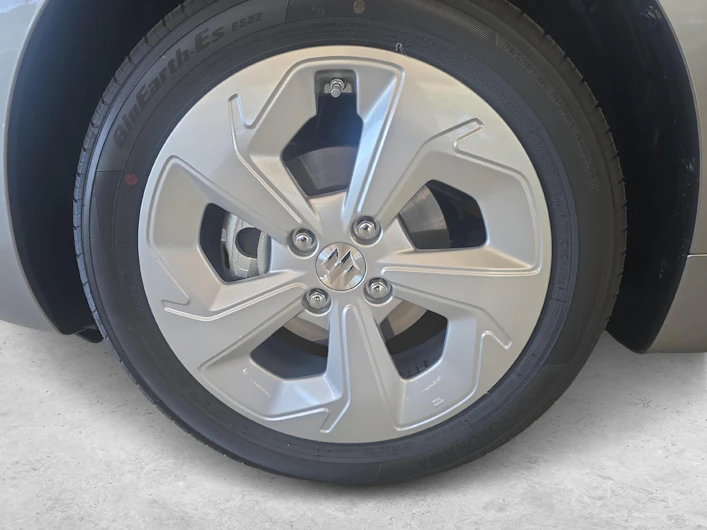 immagine del veicolo SUZUKI SWIFT