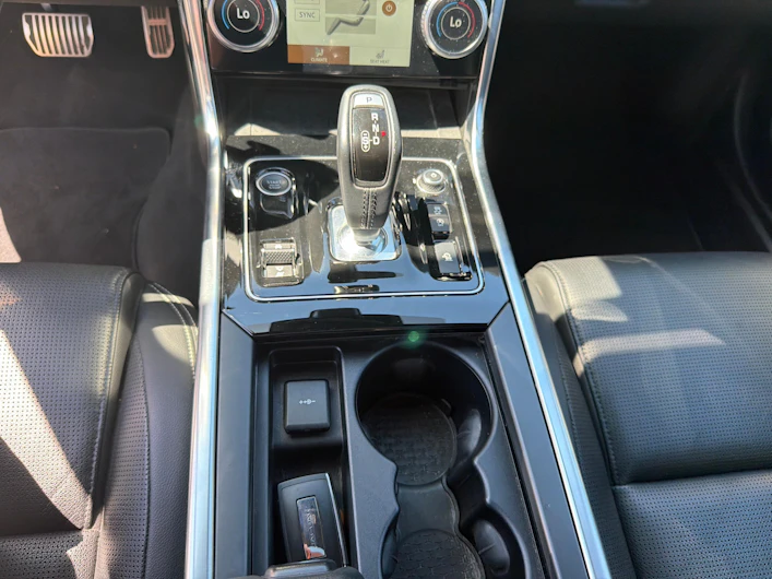 Fahrzeugbild JAGUAR XE