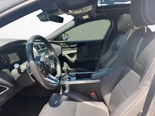Jaguar XE 2.0 T 300 R-Dynamic Black AWD