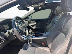 Fahrzeugbild JAGUAR XE 2.0 T 300 R-Dynamic Black AWD