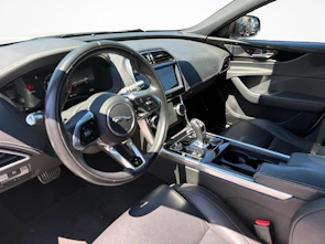Fahrzeugbild JAGUAR XE 2.0 T 300 R-Dynamic Black AWD