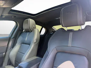 Jaguar XE 2.0 T 300 R-Dynamic Black AWD