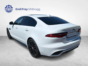 Fahrzeugbild JAGUAR XE 2.0 T 300 R-Dynamic Black AWD